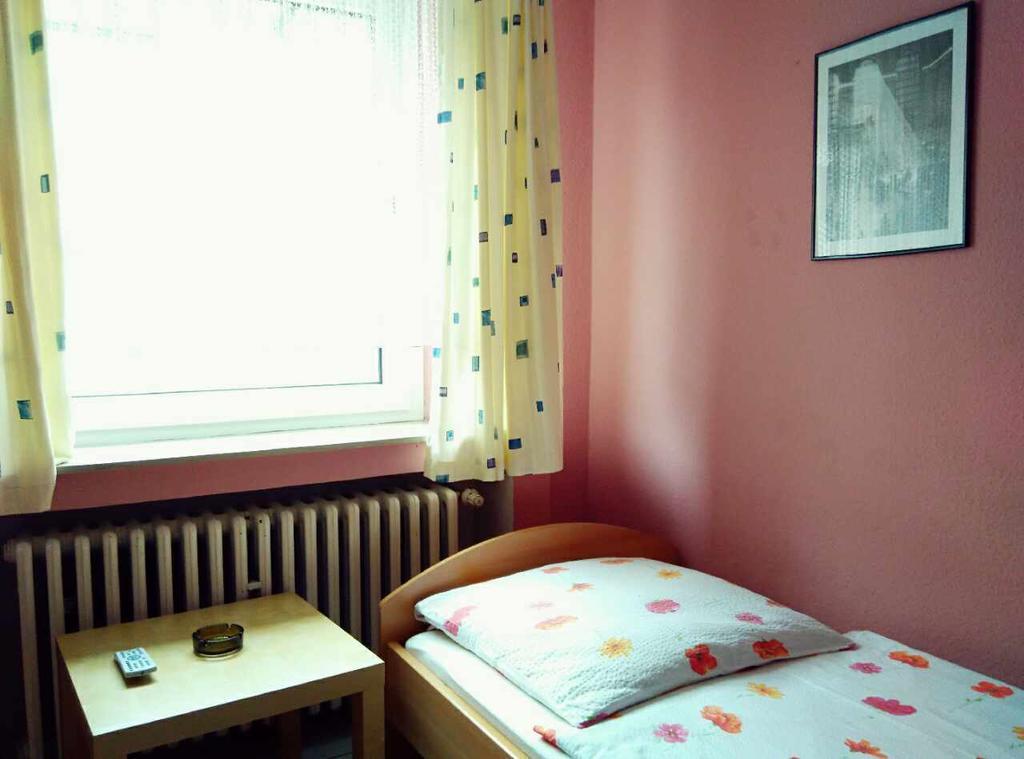 Hotel Yans Oberhausen  Rom bilde