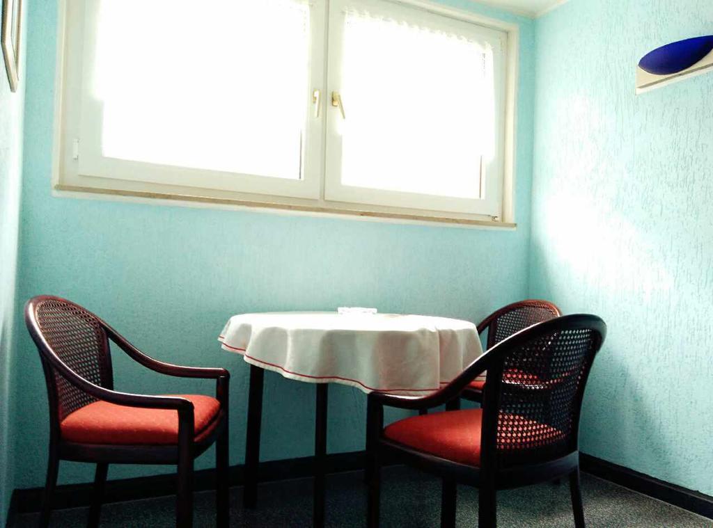 Hotel Yans Oberhausen  Rom bilde